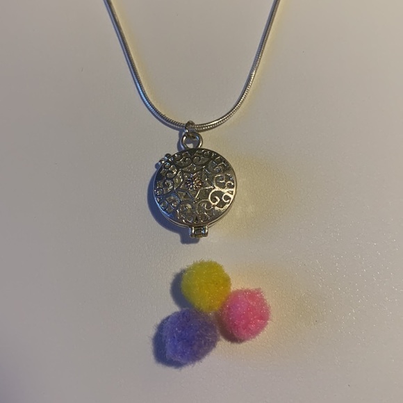 Aromatherapy Locket Necklace Essential Oil Diffuser Sterling‎ Silver Chain - Picture 6 of 6